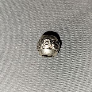 Pandora flower charm (not real)